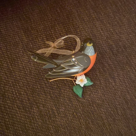 Robin 2018 Hallmark Keepsake Ornament - Picture 2 of 5
